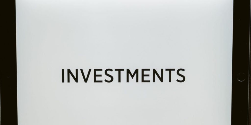This article is a practical playbook for investing in AI startups in 2026, designed to help venture capital firms, incubators, accelerators, and individual inve...