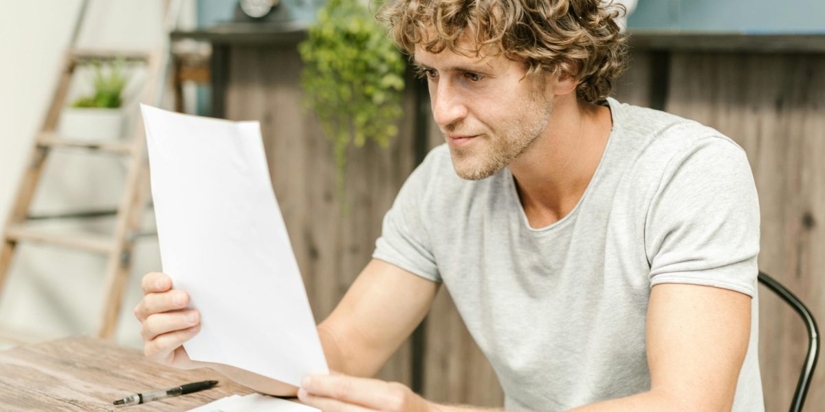 An investor meticulously planning their strategy to navigate the dynamic AI startup landscape.