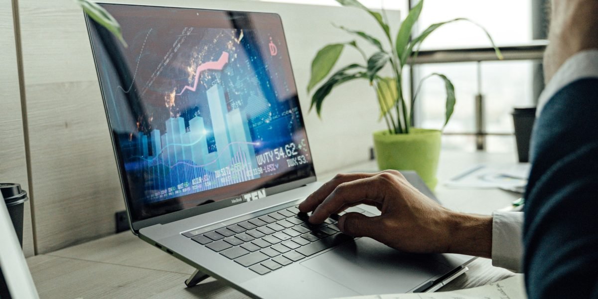 A professional observes data visualizing the significant growth trajectory of the AI market.