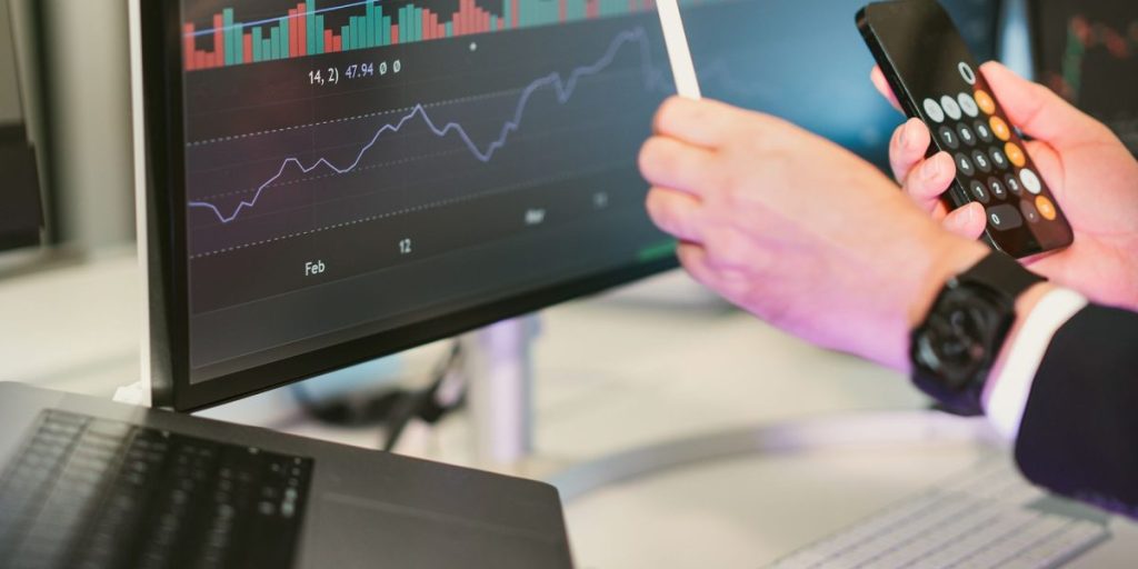 This article explains why venture capital portals are essential tools for AI startups in 2026 and shows how to use them to speed fundraising. It defines what a...