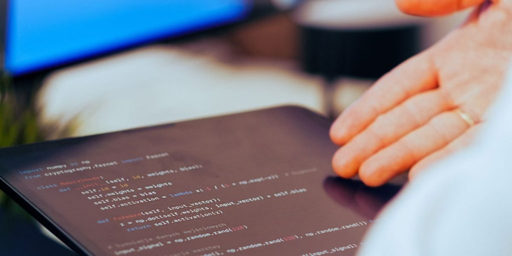 This article explains frontend AI — the use of artificial intelligence in the parts of websites and apps users see and interact with — and why it matters for de...