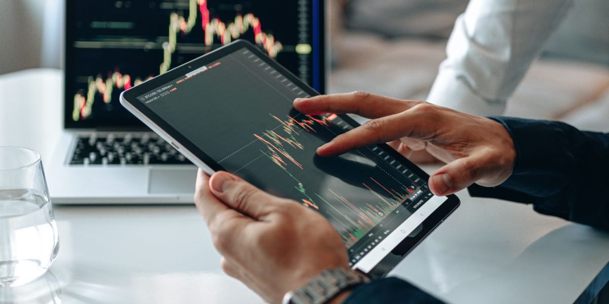 Artificial intelligence is rapidly changing the landscape of financial investments, offering new opportunities and complexities.