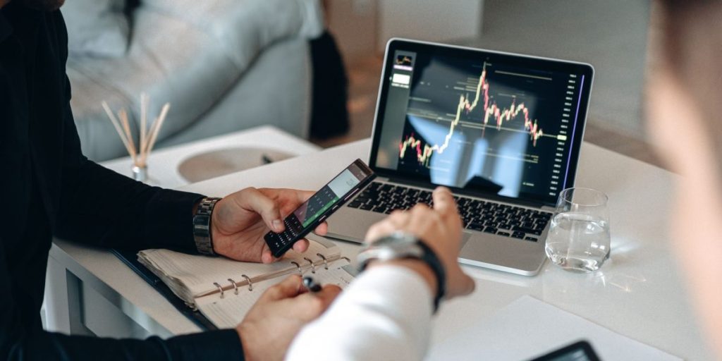 This article explains why private equity (PE) investment in AI matters in 2026 and why Austin, Texas, is becoming a focal point for those deals. It outlines how...